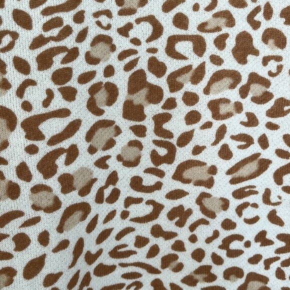 Time and Tru Woman’s Leopard Animal Print Sweatshirt NWT - Picture 3 of 10